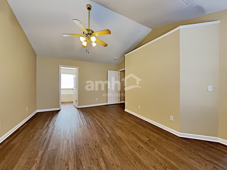 Building Photo - 2119 Ponty Pool Dr