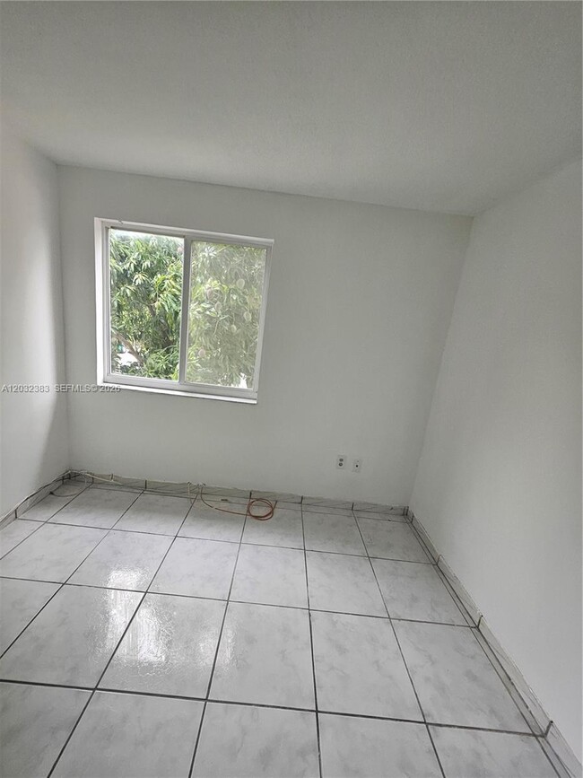 Building Photo - 9890 NW 80th Pl