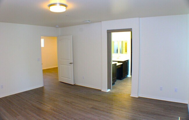 Building Photo - Stunning Redlands Home For Rent