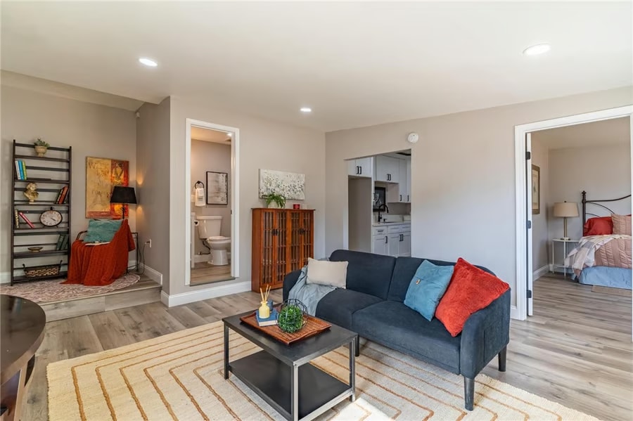 Living Room - 1649 Crestview Ave