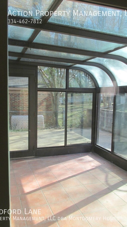 Building Photo - 3334 Bedford Ln