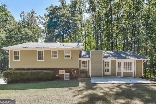Building Photo - 737 Mountainbrooke Cir SW