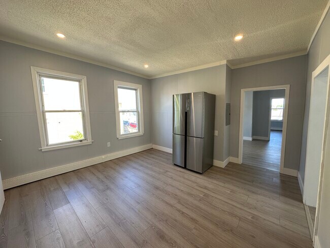 Primary Photo - 433 Lincoln St