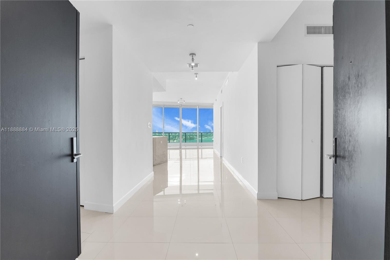 Building Photo - 900 Biscayne Blvd