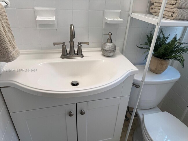 Building Photo - 323 New Mexico St