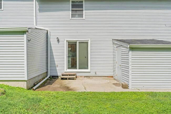 Building Photo - 302 Wakefield Rd