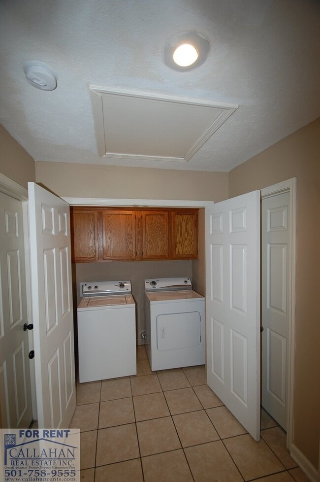 Building Photo - 3 Bedroom Duplex in Jacksonville