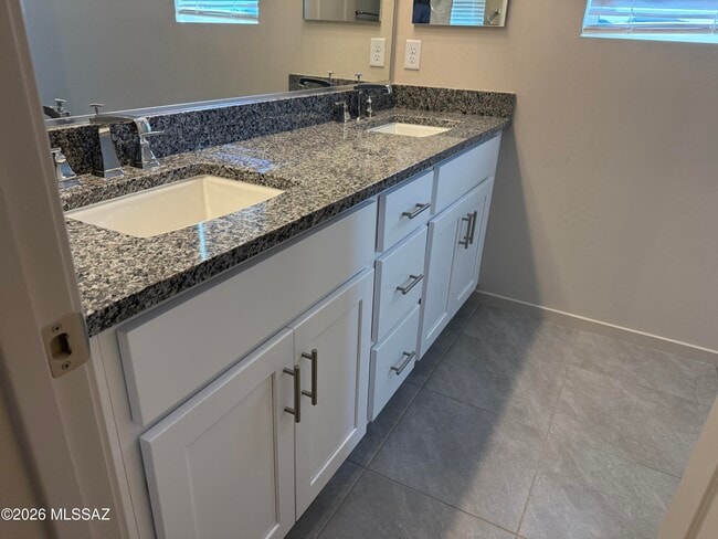 Building Photo - 8829 N Sherry Cervi Wy