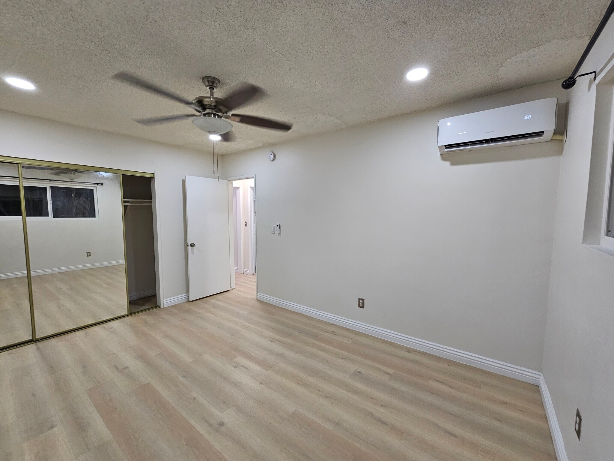 Building Photo - 1908 Clinton St