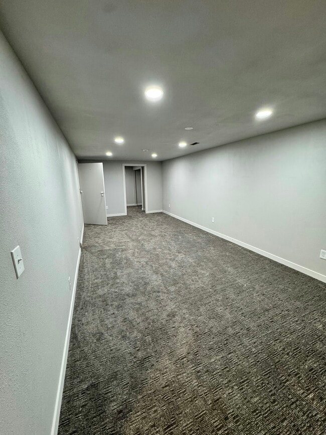 Building Photo - 228 E Crown Ave