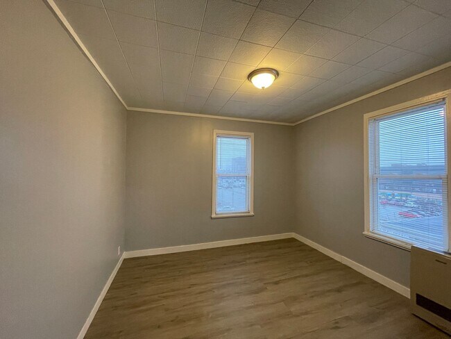 Building Photo - Third floor, 2 bedroom, 1 Bath in Manchest...