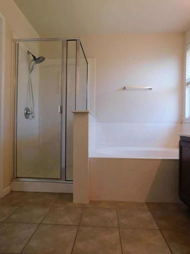 Building Photo - Available Now!!!! Beautiful home located in Harker Heights TX. This home includes 3 bedrooms, 2 b...