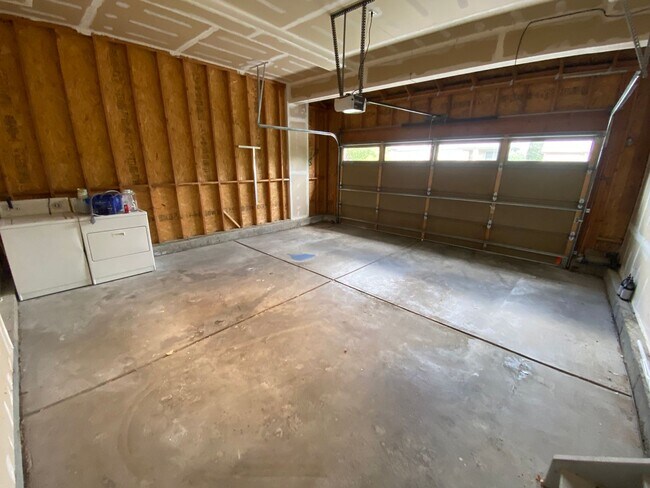 Building Photo - Spacious Home in Horizon Estates