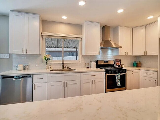 Building Photo - 5902 Baja Dr