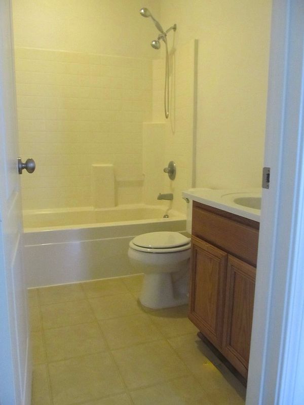 Building Photo - 233 American Farms Ave