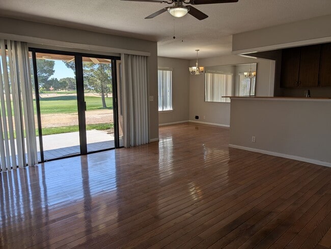 Building Photo - 27535 Lakeview Dr