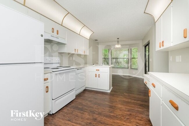 Building Photo - 8604 Knob Hill Ct