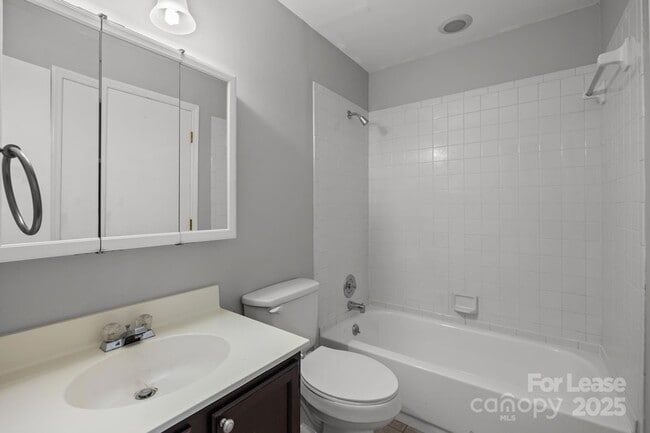 Building Photo - 2505 Stockbridge Dr