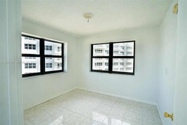 Building Photo - 3800 Galt Ocean Dr