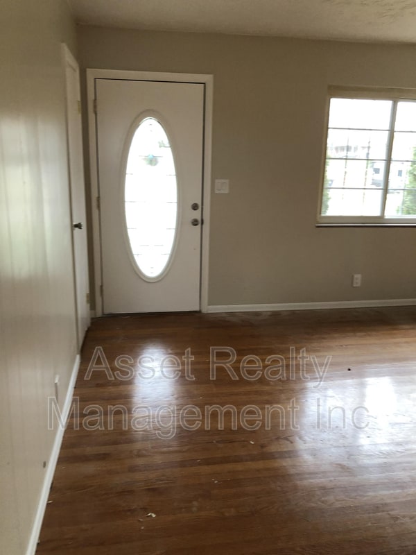 Building Photo - 218 Britton Dr