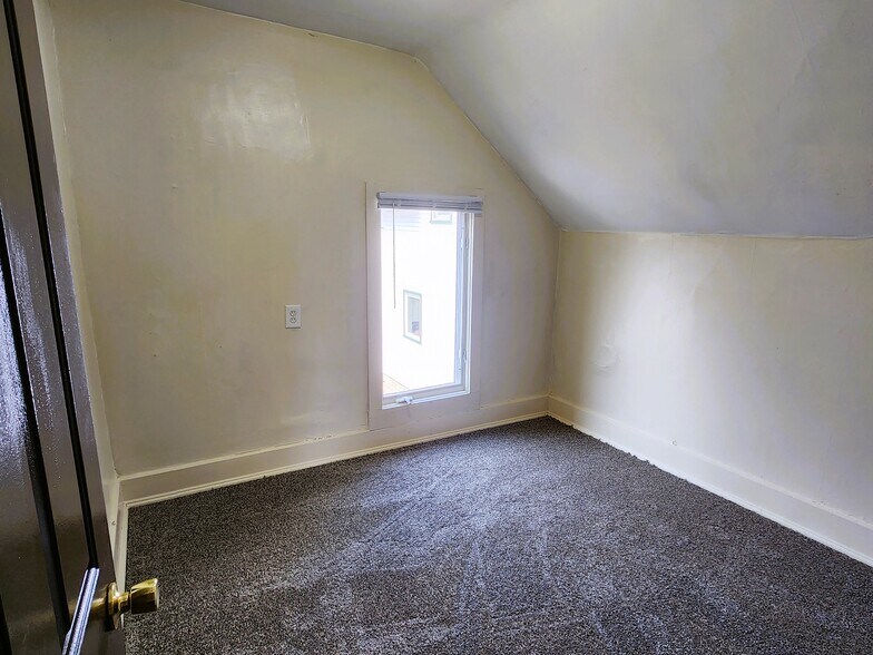 Bedroom - 419 Olmstead St