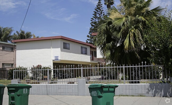 Building Photo - 1541 Russell St