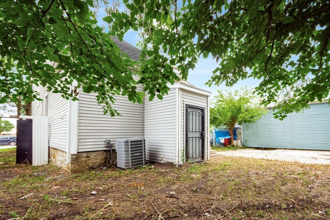 Building Photo - 865 Old Leonard Ave