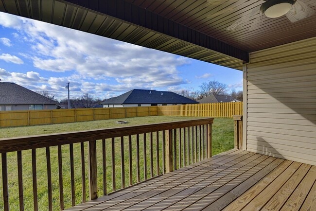 Building Photo - Available Dec 5!