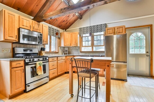 Building Photo - 24 Browns Ln