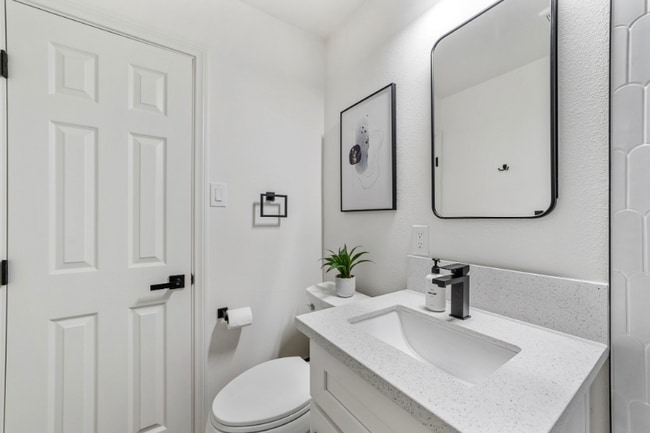Building Photo - 4442 Clairemont Dr