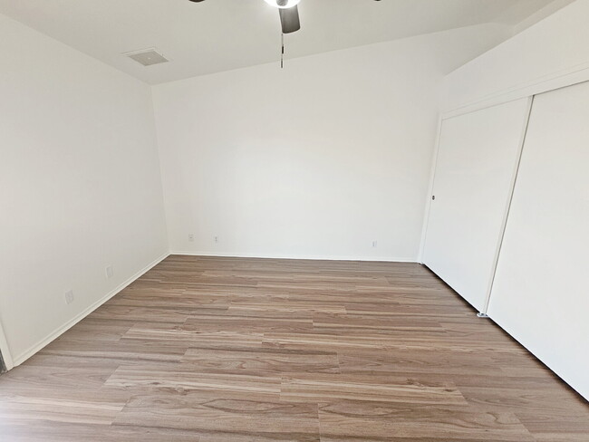 Building Photo - 920 W Perch Ave