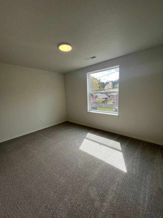 Building Photo - 975 W 27th Ave