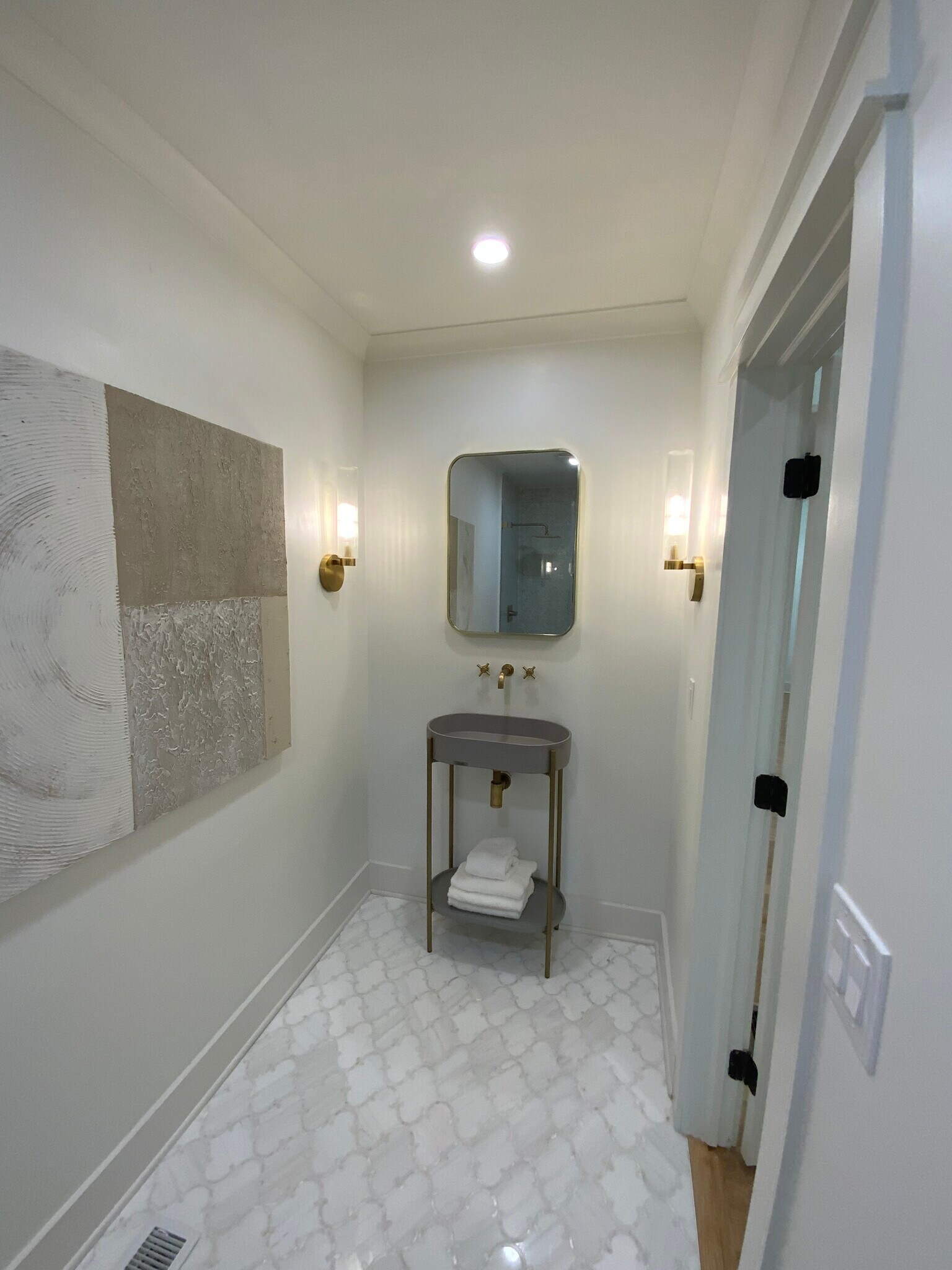 Building Photo - 116 3rd Ave