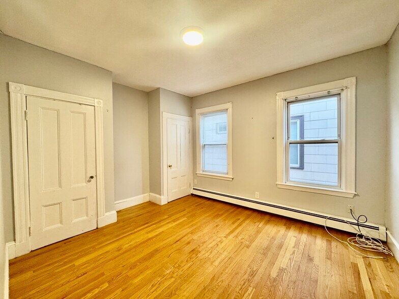 Building Photo - 372 Prospect St