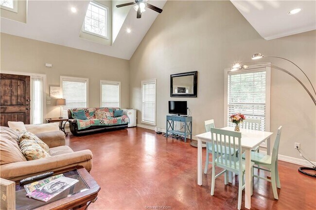 Building Photo - 1001 Welsh Ave