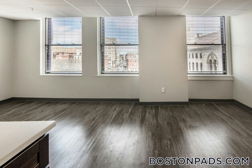 Building Photo - 507 Main St