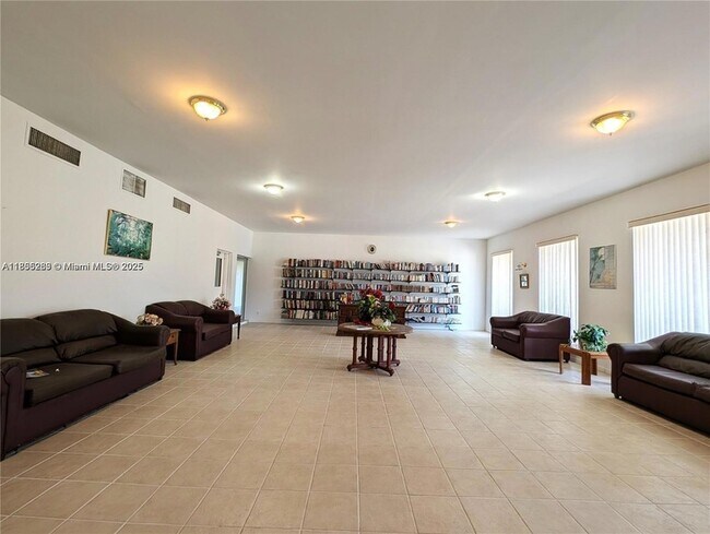 Building Photo - 1280 NW 43rd Ave