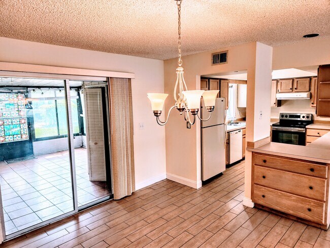 Building Photo - 695 A 1 A