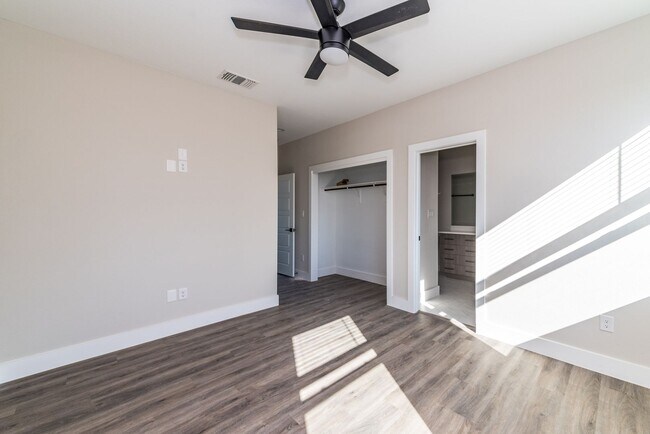 Building Photo - 1618 W Lawndale Dr