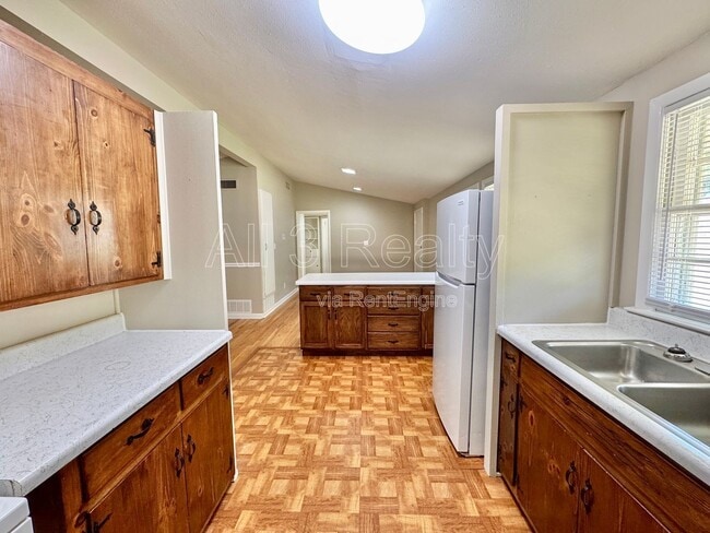 Building Photo - 3600 Nottingham Rd