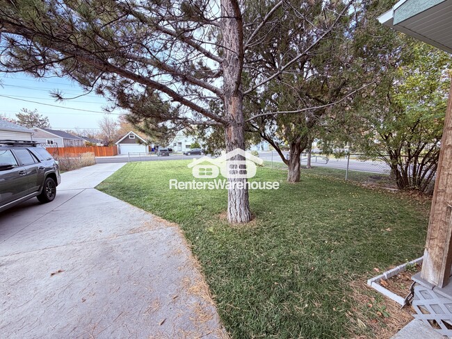 Building Photo - 2555 S 400 E