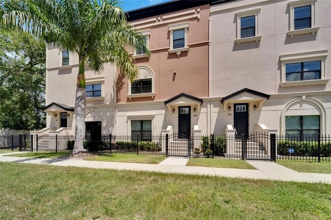 Building Photo - 3421 W Horatio St