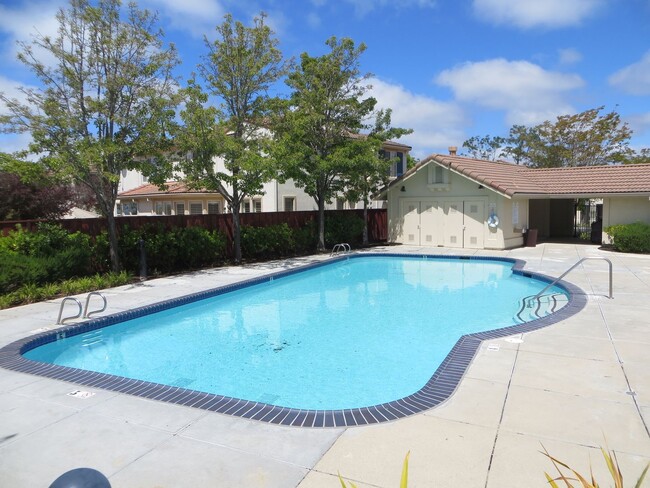 Building Photo - Beautiful Palomares Hills townhouse!