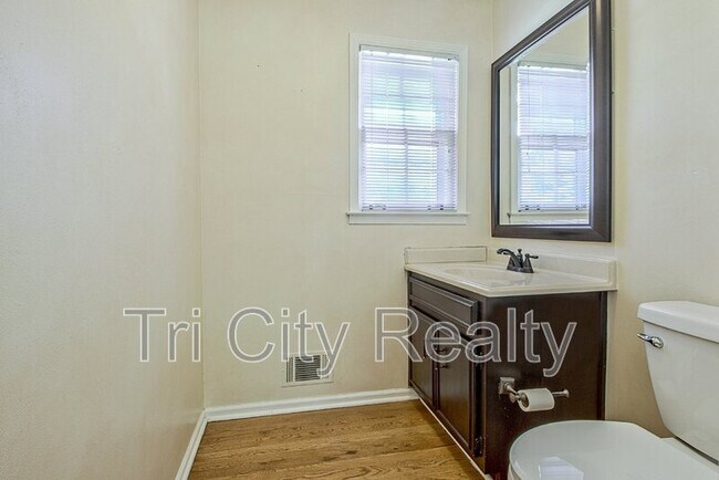 Building Photo - 630 Hawthorne Pl