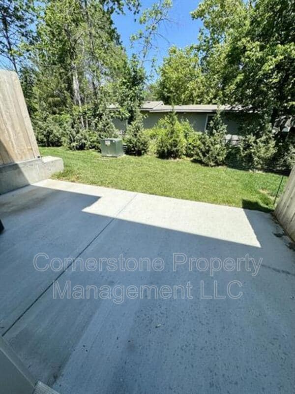 Building Photo - 8687 Golden Ln