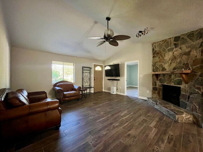 Building Photo - Beautiful 3/2 home in Mulberry!!