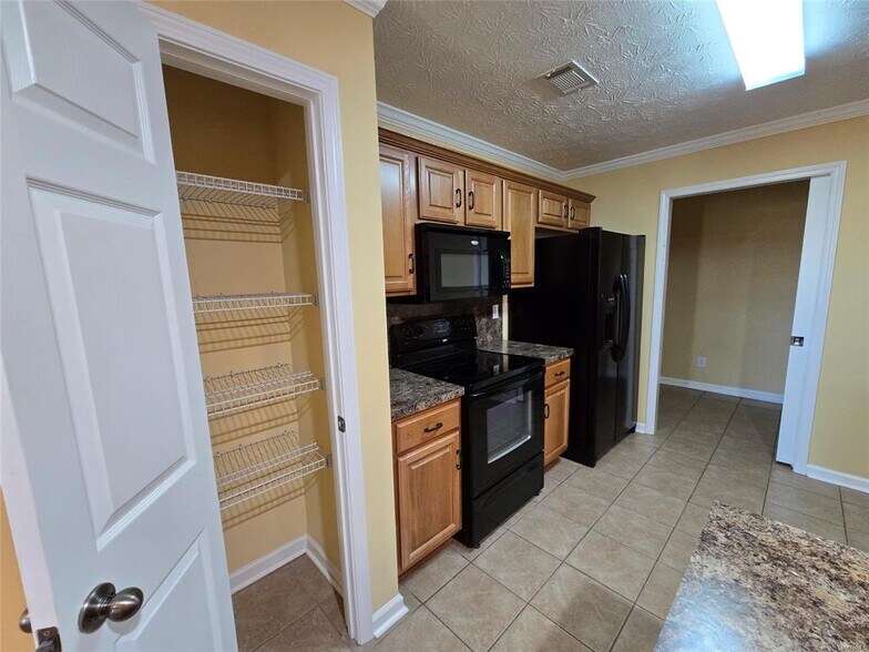 Building Photo - 8701 Will Newton Dr