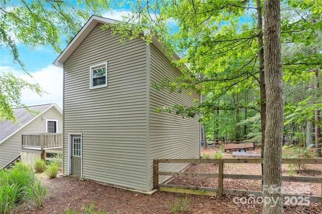 Building Photo - 832 Kemp Rd