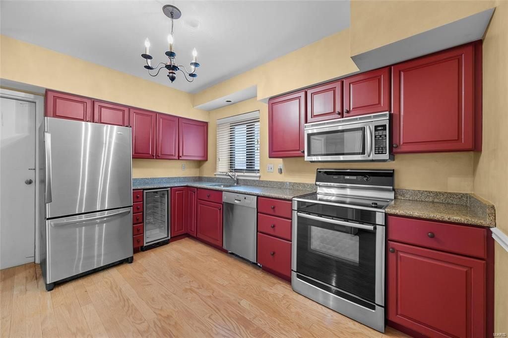 Building Photo - 250 S Brentwood Blvd