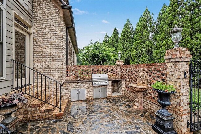 Building Photo - Lease OR Lease to Own
